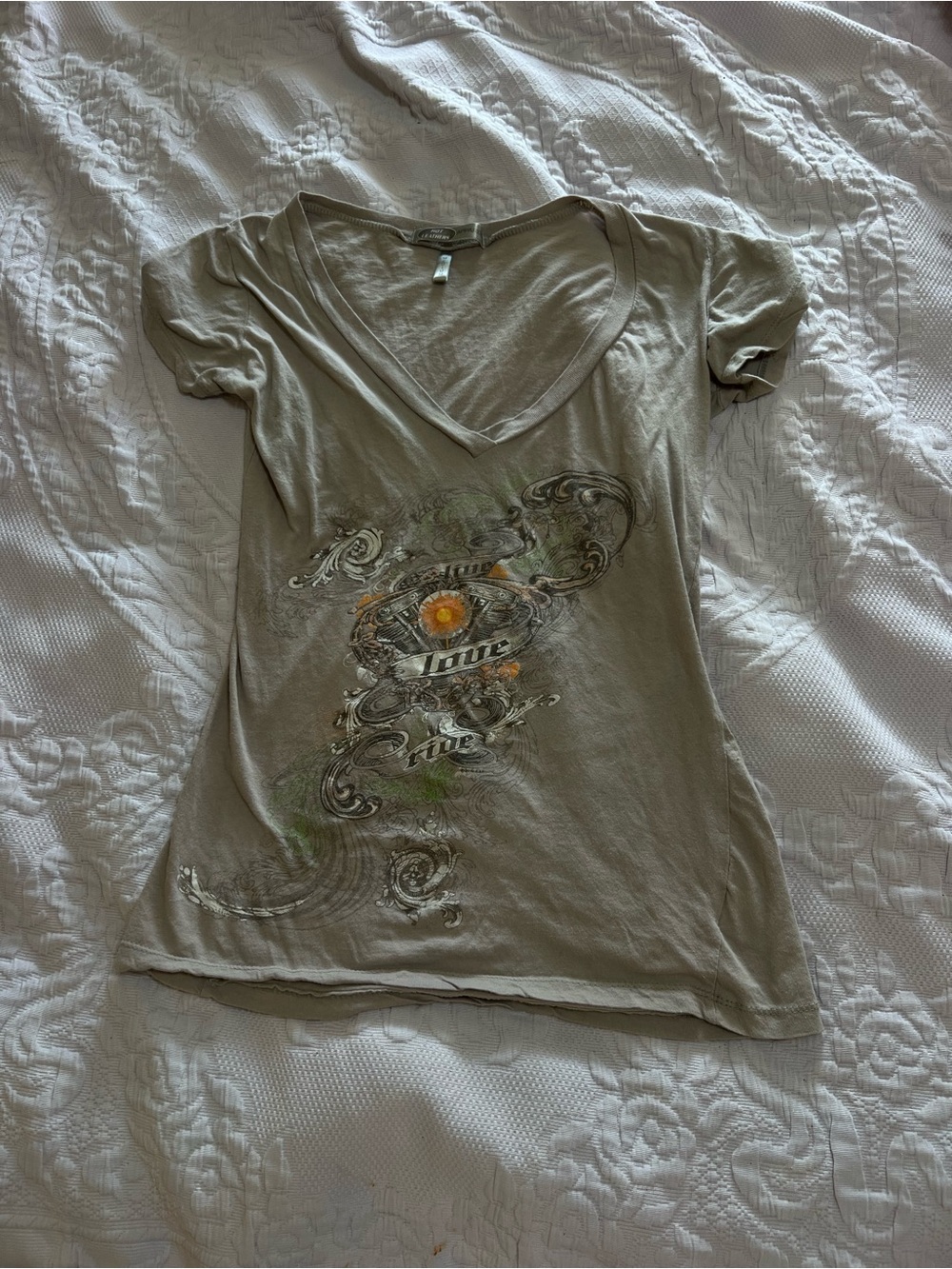 V-Neck Short Sleeve Graphic Tee in Olive